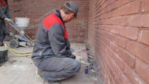 cum opresti apa din subsol fara sa spargi