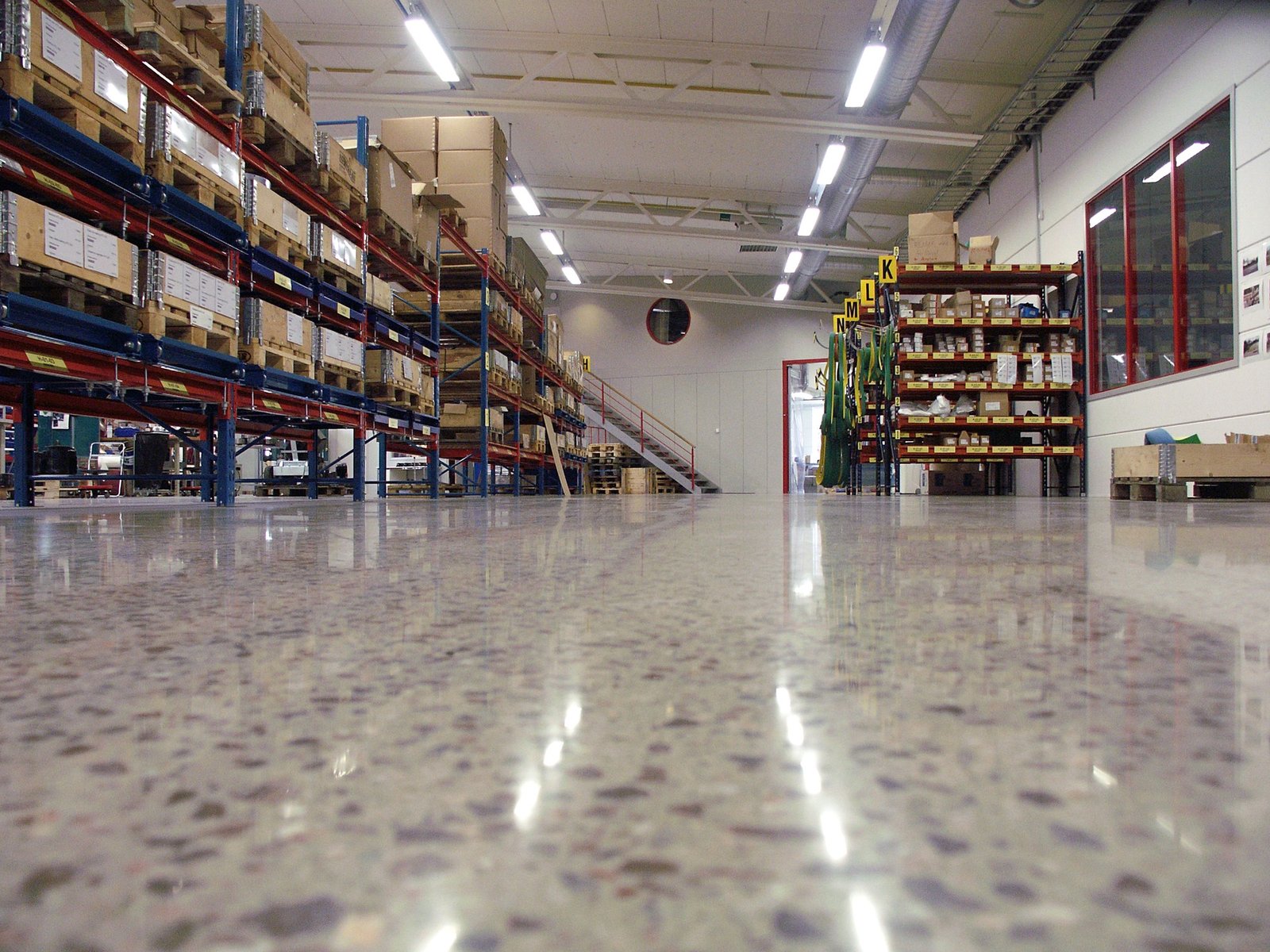 pardoseli epoxidice vs beton